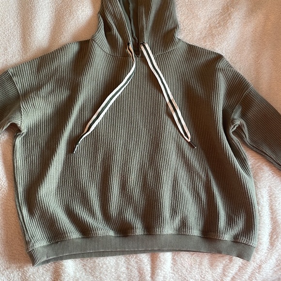 Green cropped hooded long sleeve. Xxs by aerie - Picture 2 of 3